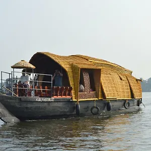 Thara's Houseboat Botel Alappuzha