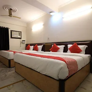 Hotel Oyo 60476 Silver, Delhi (National Capital Territory of India)